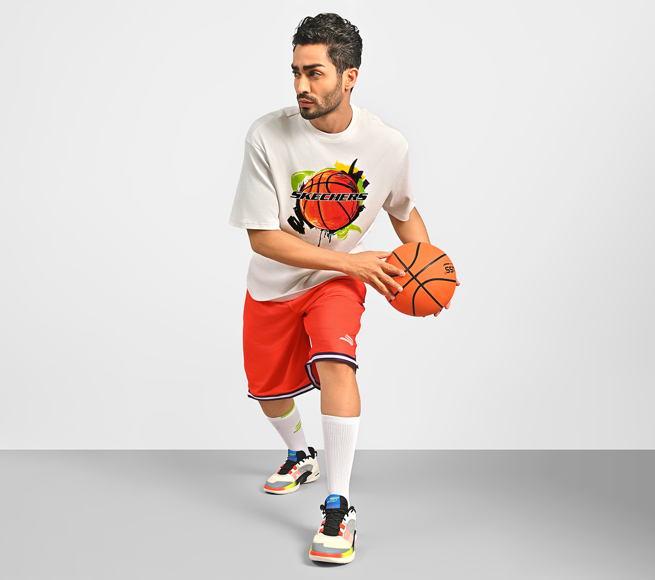 BASKETBALL GRAPHIC T-SHIRT, WHITE Apparel Right View