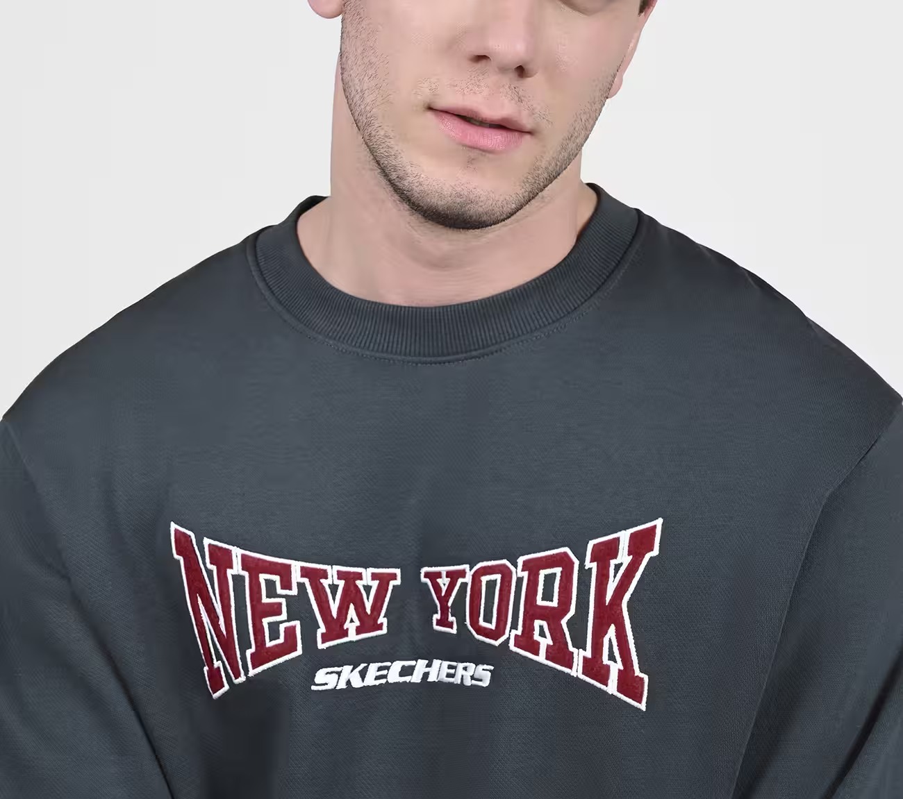 SKECH-SWEATS NY CREW, CHARCOAL/NAVY Apparel Right View