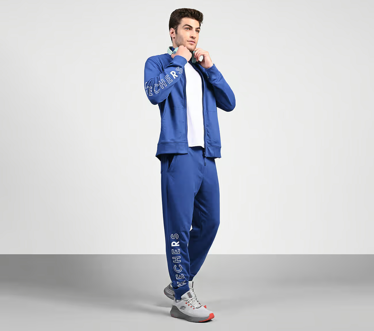 SKECHERS LIFESTYLE JACKET,  Apparel Right View