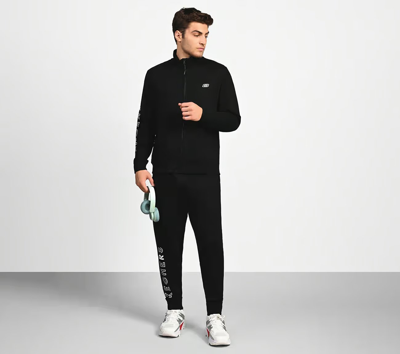 SKECHERS LIFESTYLE JOGGER, BBBBLACK Apparel Right View