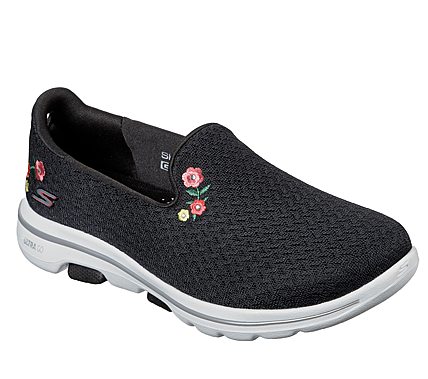 GO WALK 5 - GARLAND, BLACK/WHITE Footwear Lateral View