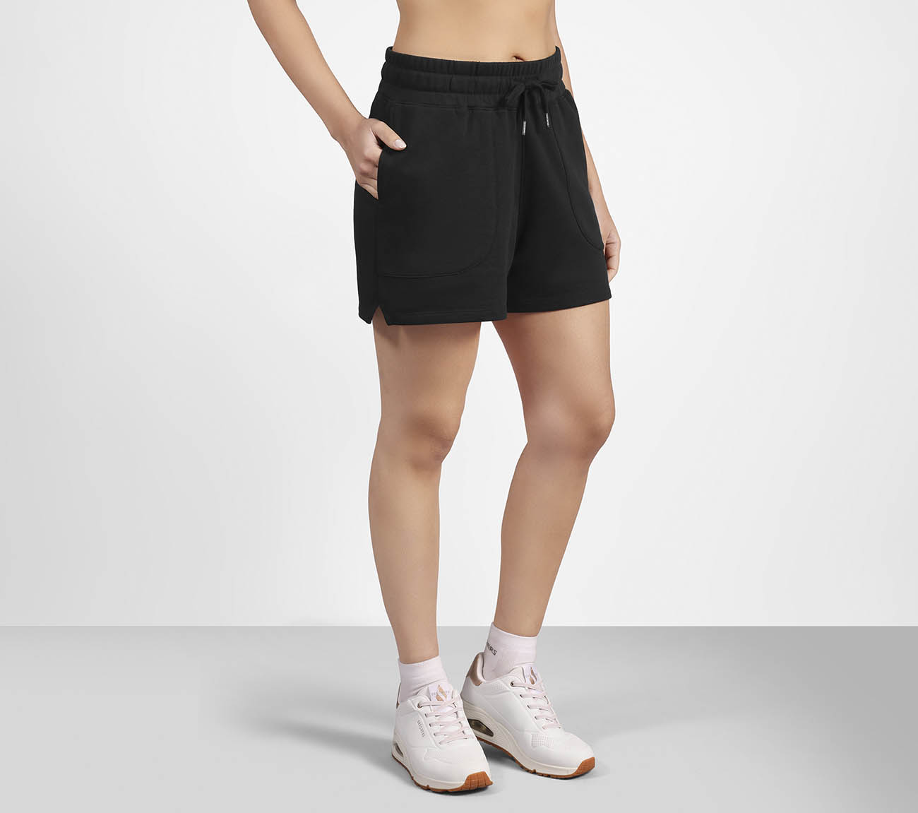 3D PATCH POCKET SHORTS, BLACK Apparels Bottom View