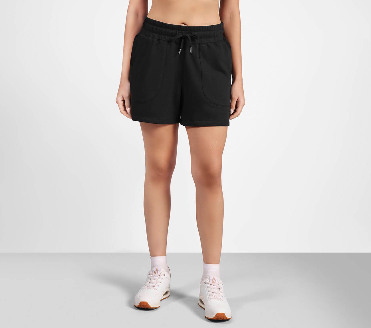 3D PATCH POCKET SHORTS, BLACK Apparels Lateral View